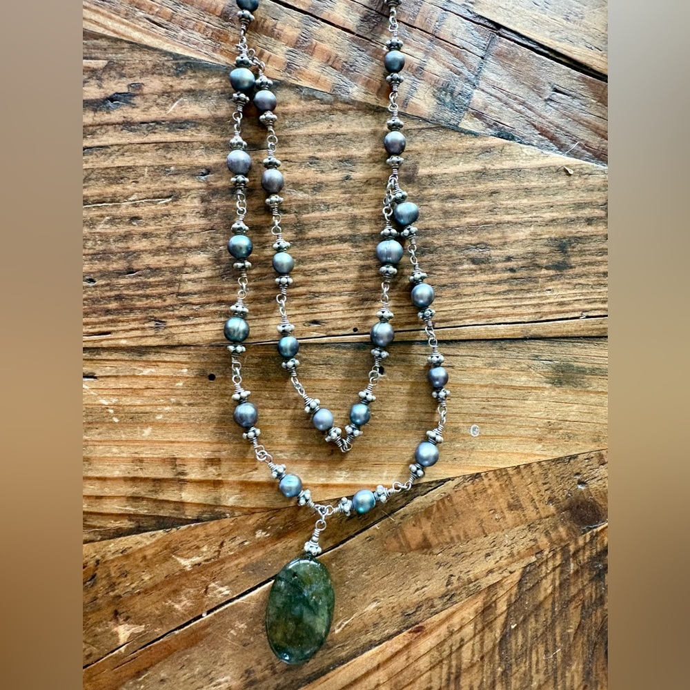 Vintage sterling Silver Tahitian Black Pearl and Labradorite necklace